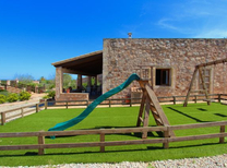 Hier mieten Sie ein charmantes Traumferienhaus an der Südostküste Mallorcas mit Kindersicherung am Poolbereich und Klimaanlage in den gemütlichen Schlafräumen.