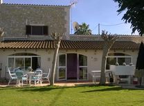 Ferienhaus Nähe Strand der Playa de Muro an der Nordküste von Mallorca für 3 Personen mit Pool und Klimaanlage zur Ferien Miete.