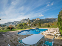 Sie suchen ein großes Anwesen auf Mallorca? Neu in der Finca - Vermietung ist das renovierte Herrenhaus Boseto für 12 Personen mit viel Platz, Pool, Garten, Grill, Klimaanlage und einem Esszimmer -an der schönen Westküste von Mallorca.