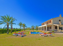 Luxus Anwesen in Inselmitte mit Pool, Klimaanlage, Garten, Internetzugang und überdachter Terrassen für einen Mallorca Urlaub für besonders anspruchsvolle Feriengäste.