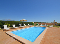 Ferienhaus mit separaten Wohnbereichen bestehend aus 3 Fincas für bis zu 34 Personen in Inselmitte von Mallorca mit Pool, Kinderpool, BBQ Grill, Kinderspielplatz und Internet, optimal für große Reisegruppen zu mieten
