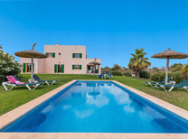 Neu gebaute Ferien Villa für 6 Personen nahe Strand mit privat Pool bei Porto Cristo an der schönen Ostküste von Mallorca. Sie mieten eine moderne Finca zum günstigen Preis.