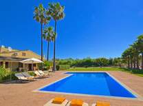 Wunderschöne Finca in ruhiger Alleinlage im Inselnorden von Mallorca - ausgestattet mit schnellem Internet, Klimaanlage in den Schlafzimmern, Heizung, Pool, Palmengarten und komfortabler Sommerküche im gepflegten Außenbereich.