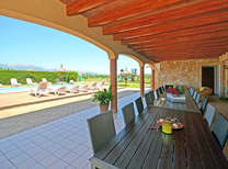 Ferienhaus mit separaten Wohnbereichen bestehend aus 3 Fincas für bis zu 34 Personen in Inselmitte von Mallorca mit Pool, Kinderpool, BBQ Grill, Kinderspielplatz und Internet, optimal für große Reisegruppen zu mieten