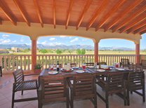 Ferienhaus mit separaten Wohnbereichen bestehend aus 3 Fincas für bis zu 34 Personen in Inselmitte von Mallorca mit Pool, Kinderpool, BBQ Grill, Kinderspielplatz und Internet, optimal für große Reisegruppen zu mieten