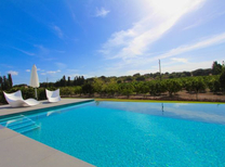 Repräsentative Luxus Villa im puristischen Einrichtungsstil für Feriengäste mit Anspruch an beste Wohnqualität. Mallorca Urlaub im Luxussegment