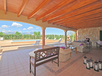 Ferienhaus mit separaten Wohnbereichen bestehend aus 3 Fincas für bis zu 34 Personen in Inselmitte von Mallorca mit Pool, Kinderpool, BBQ Grill, Kinderspielplatz und Internet, optimal für große Reisegruppen zu mieten