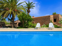 Privates Landhaus günstig zur Miete mit Pool, Internet, Klimaanlage in Meer- und Strandnähe für 7 Personen an der Ostküste von Mallorca zwischen Arta, Cala Ratjada, Son Servera und Capdepera. Ihr Hund ist auf dieser Finca ein gern gesehener Feriengast