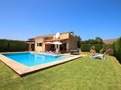 Villa Es Garrover Bild 2 Innen- und Außenansicht