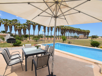 Sie suchen ein zentral gelegenes Ferienhaus mit Pool, Klimaanlage und Tischtennisplatte? Dann wird Sie dieses Ferienhaus nahe der schönen Altstadt von Alcudia und den Traumstränden an der Nordküste von Mallorca überzeugen.