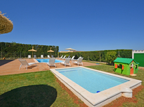 Ferienhaus mit separaten Wohnbereichen bestehend aus 3 Fincas für bis zu 34 Personen in Inselmitte von Mallorca mit Pool, Kinderpool, BBQ Grill, Kinderspielplatz und Internet, optimal für große Reisegruppen zu mieten