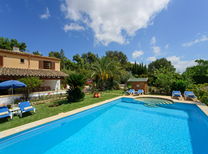 Gepflegtes Ferienhaus im Norden der Balearen Insel Mallorca, Nähe der Ortschaft Pollenca für 6 Personen mit Garten, Pool, Veranda und Grill.