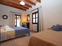 Romantische Mallorca Finca auf uneinsehbarem Grundstück mit Garten, Pool, mehreren Terrassen, Internet und Außenküche.