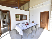 Behindertengerechtes Wohnen auf Mallorca im Ferienhaus mit Pool, Klimaanlage, Garten mit Obstbäumen, Zentralheizung und Sitzgruppe im Garten für 7 Personen, Nähe Buger im Norden von Mallorca