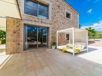 Luxus Ferienhaus für 10 Personen im Herzen von Mallorca mit Außen- und Indoorpool, Jacuzzi, Klimaanlage, Tischtennisplatte, Internetzugang und BBQ Grill.