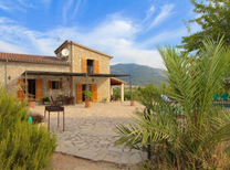 Spektakuläre Berglandschaften direkt vor der Finca-Tür. Ferienhaus am Fusse der Tramuntana Berge für Aktivurlauber wie Sonnenanbeter ein perfektes Feriendomizil auf Mallorca.