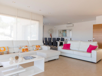 Modernes Ferienhaus für 9 Personen mit Panoramablick, extra großer Pool und schnelles Internet im Inselsüden von Mallorca zur Ferienmiete