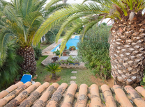 Mallorca Urlaub an der Südostküste nur wenige Fußminuten zum Traumstrand mit Gemeinschaftspool, Garten, Veranda, Grill und Internetzugang.