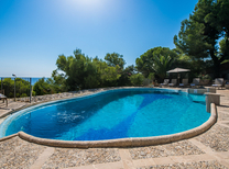 Chalet mit fantastischem Blick auf die Bucht von Cala Ratjada - Ferienhaus an der Nordostküste von Mallorca inmitten einer Oase im Grünen mit Sommerküche und Pool