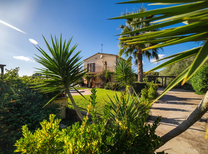 Ferienhaus in Landesmitte Nähe der Lederstadt Inca mit Pool und gepflegten Garten für bis zu 10 Personen, ideal für Radfahrergruppen die auf Mallorca trainieren wollen.