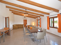 Ferienhaus mit separaten Wohnbereichen bestehend aus 3 Fincas für bis zu 34 Personen in Inselmitte von Mallorca mit Pool, Kinderpool, BBQ Grill, Kinderspielplatz und Internet, optimal für große Reisegruppen zu mieten
