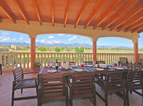 Ferienhaus mit separaten Wohnbereichen bestehend aus 3 Fincas für bis zu 34 Personen in Inselmitte von Mallorca mit Pool, Kinderpool, BBQ Grill, Kinderspielplatz und Internet, optimal für große Reisegruppen zu mieten