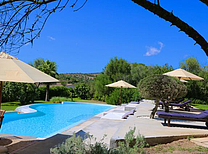 Mediterraner Mallorca Finca Lifestyle und edles Wohndesign mit viel Gemütlichkeit, romantischen Plätzen in schönster Wohnlage mit extra großem Pool von 16 x 6 m und BBQ Grill für das Dinner im Freien