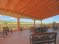 Ferienhaus mit separaten Wohnbereichen bestehend aus 3 Fincas für bis zu 34 Personen in Inselmitte von Mallorca mit Pool, Kinderpool, BBQ Grill, Kinderspielplatz und Internet, optimal für große Reisegruppen zu mieten