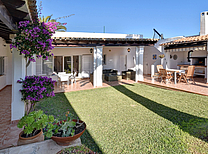 Ferienhaus für 6 Personen mit Pool, Internet, Grill, Aussendusche und Garten, direkt an der schönen Südostküste von Mallorca, Nähe Yachthafen und Badestrand gelegen.