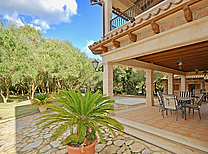 Ferienhaus für große Reisegruppen, nahe Palma de Mallorca und Golfplatz mit Pool, Internetzugang, Kamin und mediterranen Garten.