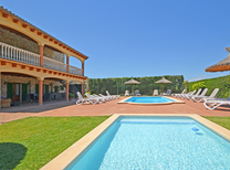 Ferienhaus mit separaten Wohnbereichen bestehend aus 3 Fincas für bis zu 34 Personen in Inselmitte von Mallorca mit Pool, Kinderpool, BBQ Grill, Kinderspielplatz und Internet, optimal für große Reisegruppen zu mieten