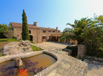 Großes Landgut mit Pool und Meerblick in Alleinlage bei Arta im Nordosten von Mallorca. Ein exklusives Herrenhaus mit urigen Charme und edlen Ambiente