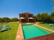 Luxus Ferienhaus mit hochwertiger Möblierung und designer Pool in ruhiger Alleinlage für 8 Feriengäste