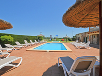 Ferienhaus mit separaten Wohnbereichen bestehend aus 3 Fincas für bis zu 34 Personen in Inselmitte von Mallorca mit Pool, Kinderpool, BBQ Grill, Kinderspielplatz und Internet, optimal für große Reisegruppen zu mieten