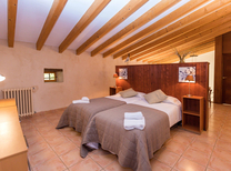 Historisches Landhaus im Herzen von Mallorca mit Pool und Internet für anspruchsvolle Feriengäste die einen Urlaub im traditionellen und komfortablen Ambiente einer Natursteinfinca zu schätzen wissen.
