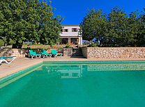 Finca für 8 + 2 Personen ruhig im Süden von Mallorca gelegen mit Pool und Heizung. Allergiker geeignet, Haustiere sind nicht erlaubt. Kinderbett und Kinderstuhl werden kostenfrei angeboten.