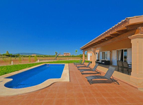 Komfortable Finca im Inselwesten von Mallorca bei Binissalem mit privatem Pool, Klimaanlage und Internet zur Ferienvermietung mit Bestpreisgarantie.