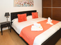 Ferienhaus mit separaten Wohnbereichen bestehend aus 3 Fincas für bis zu 34 Personen in Inselmitte von Mallorca mit Pool, Kinderpool, BBQ Grill, Kinderspielplatz und Internet, optimal für große Reisegruppen zu mieten