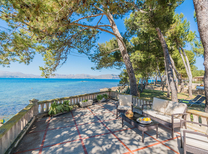 Ferienhaus direkt an der Küste im Norden von Mallorca für 8 Personen mit Tischtennisplatte, Internet und Klimaanlage.